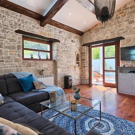 Eterna بيت للعطل بولا